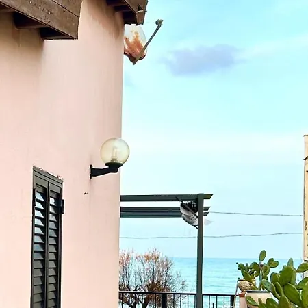 House On The Holiday home Agnone Bagni