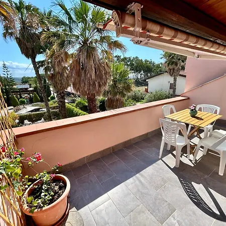 بيت للعطل House On The *